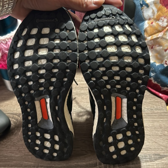 Adidas women 7.5 green ultra boosts - Picture 3 of 4